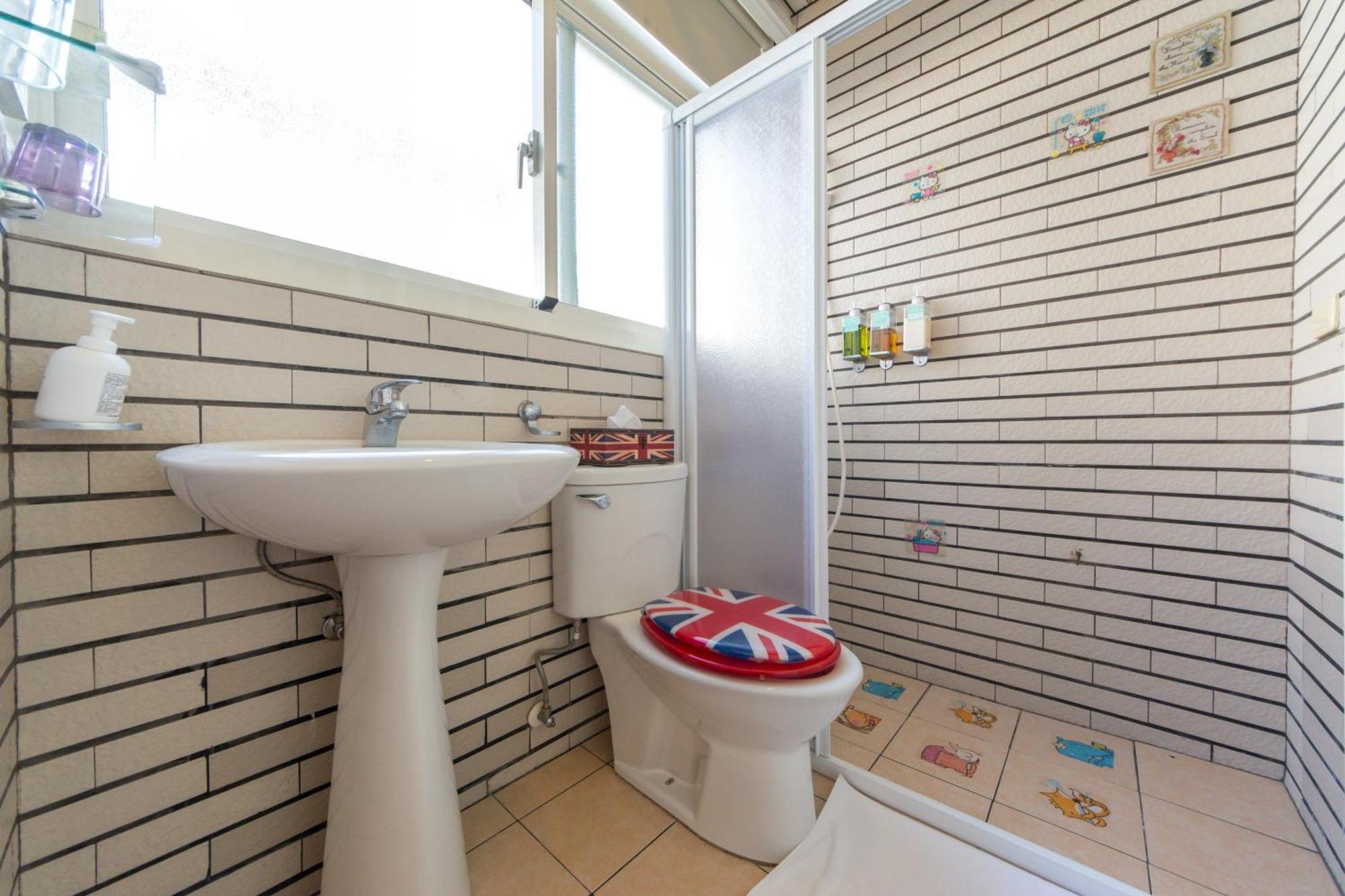 British Country Inn B&B Луодонг Екстериор снимка